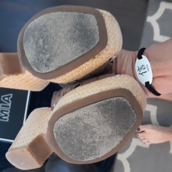 Shoes - Picture 3 of 4